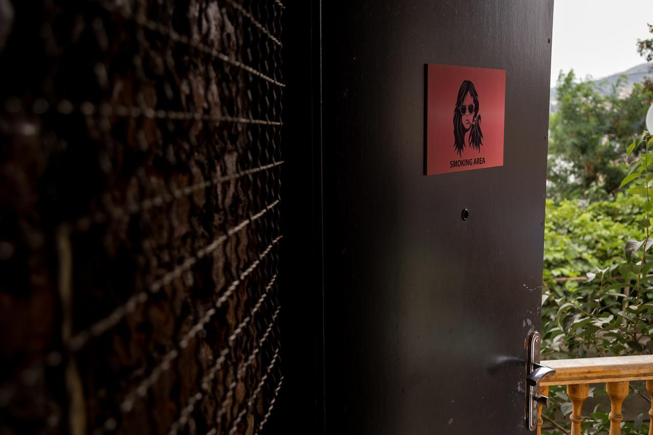 Alcatraz Jail-Hostel ティビリシ エクステリア 写真