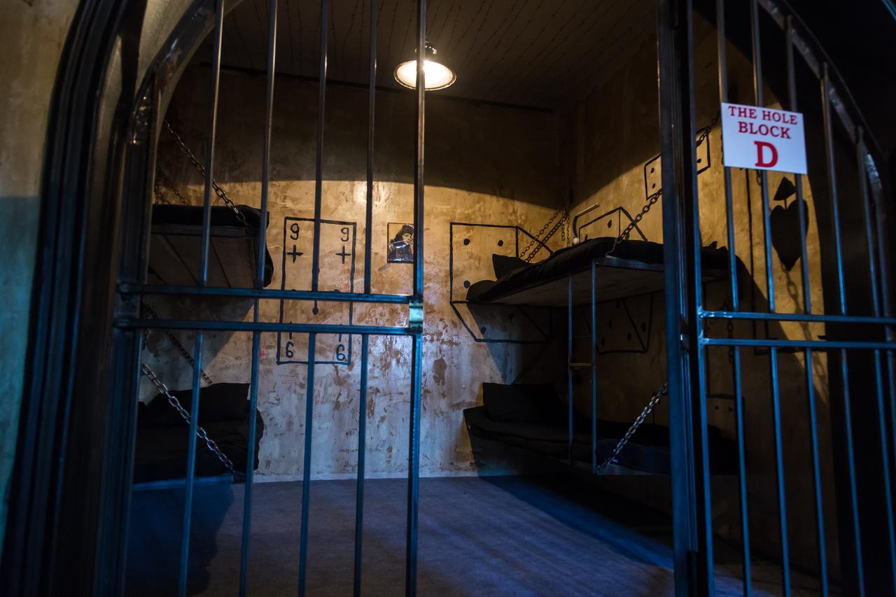 Alcatraz Jail-Hostel ティビリシ エクステリア 写真