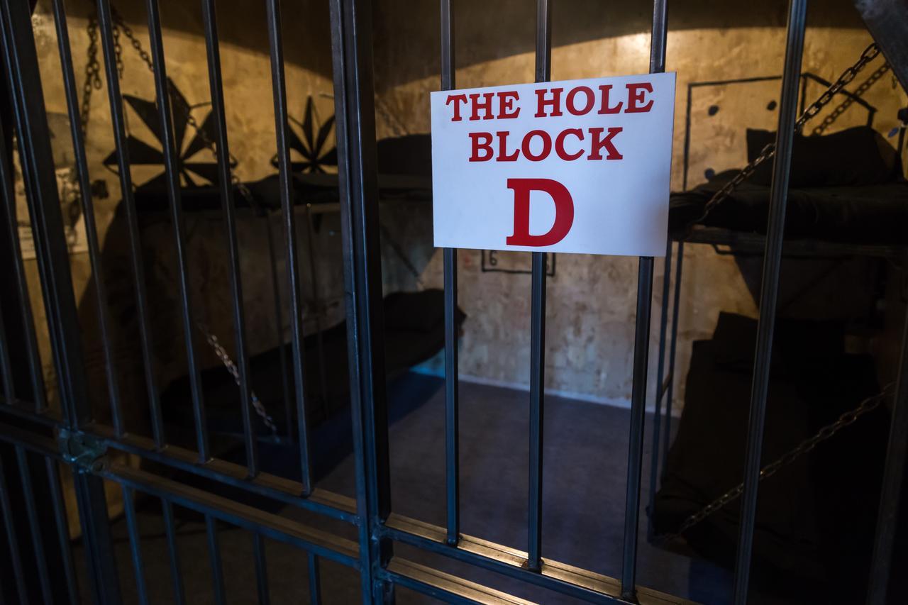 Alcatraz Jail-Hostel ティビリシ エクステリア 写真